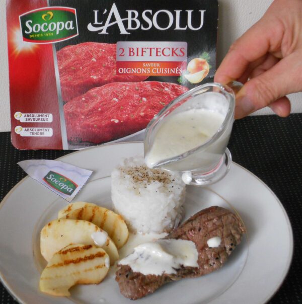 Biftecks Absolu et pommes au barbecue, sauce au bleu