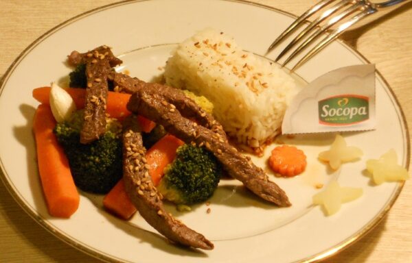 Boeuf et légumes sautés