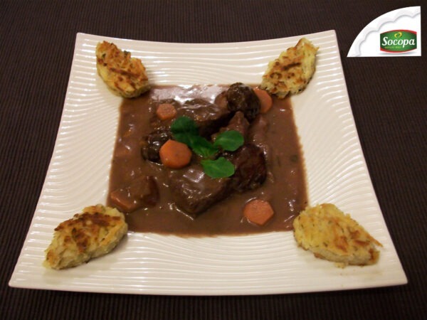 Bourguignon aux pruneaux et ses galettes de panais