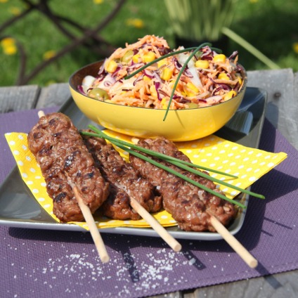Brochettes au boeuf Plein Grill et Salade de légumes croquants