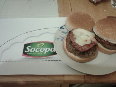 Burger au bacon et Saint-Nectaire fondant
