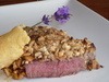Entrecôtes en croûte de parmesan et cacahuètes au miel