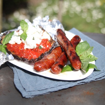 Merguez Fortes à la Marocaine et Aubergines fondantes en papillote à la tomate et au chèvre frais