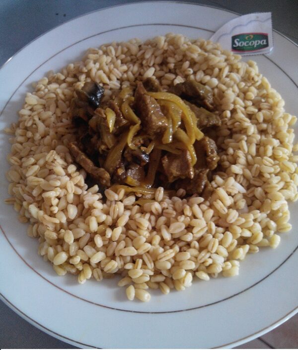 Nid de blé au boeuf saté