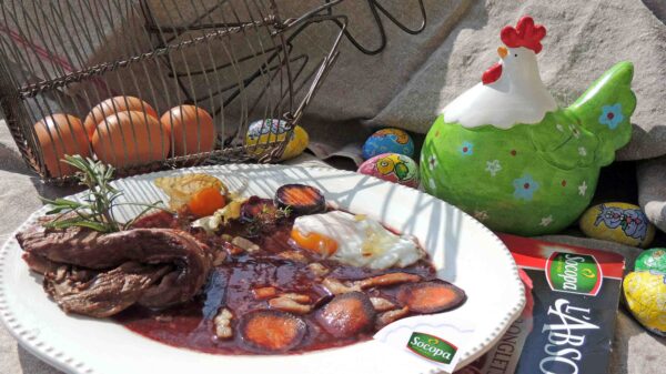 Onglet plié et son oeuf de Pâques Meurette, éclats de chocolat