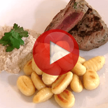 Pavés de boeuf Maître d’Hôtel, gnocchis poêlés et mousse de champignons