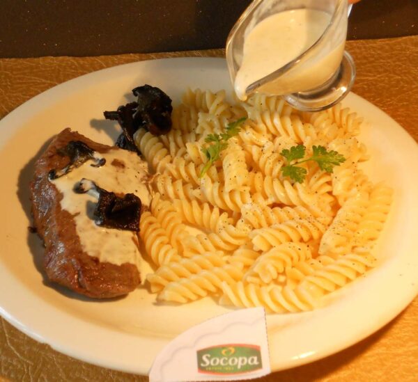 Steaks marinés aux trompettes de la mort