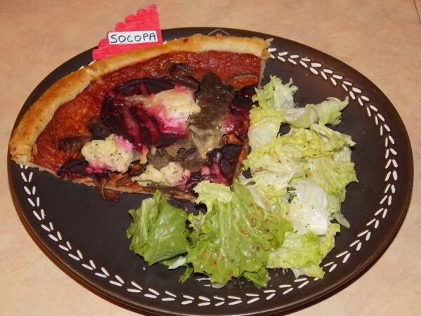 Tarte fine aux oignons rouges, betteraves et boeuf mariné