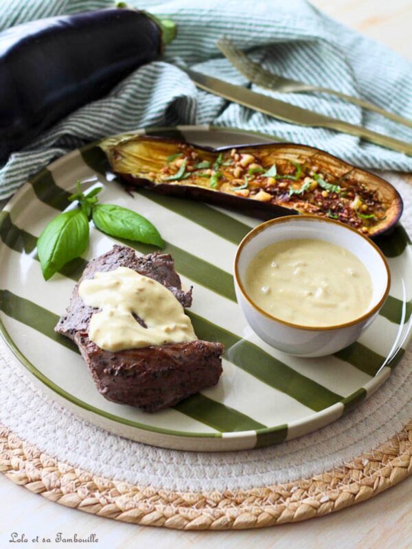 Pavé de Rumsteck Absolu aux 3 poivres, sauce moutarde & aubergines rôties